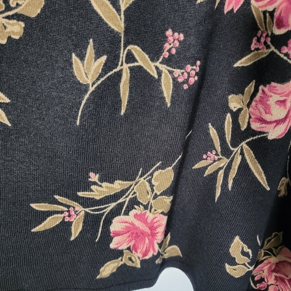 NWT CAPISTRANO Essentials Black Floral Crewneck Long Sleeve Knit Top Size 22/24 - Picture 5 of 11